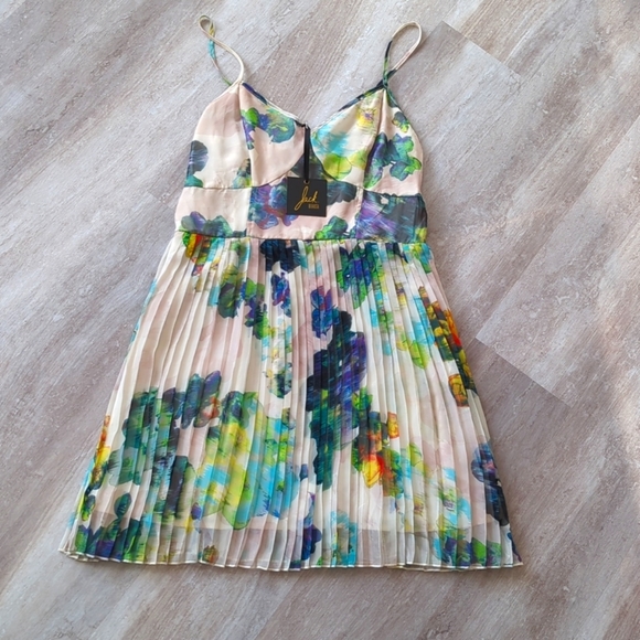 🆕🌿BB DAKOTA FLORAL DRESS 🌿 - Picture 3 of 12